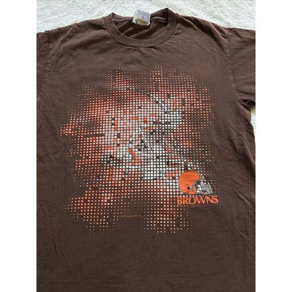 Vintage Y2K Cleveland Brown Pixel Helmet Graphic T-shirt Size Medium - Picture 2 of 8